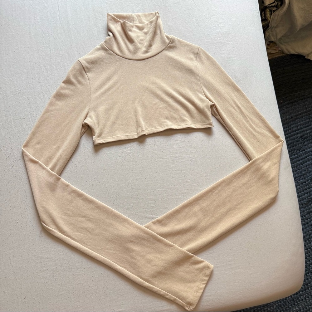 LAINA RAUMA cream ivory turtleneck cropped long sleeve knit top